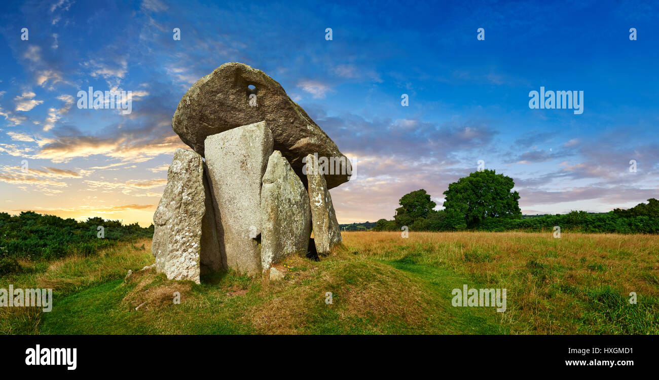 Trethevy Quoit megalithic standing stone tomb, known as the giant's house, near St Cleer, circa 4000 BC, Cornwall, England, United Kingdom Stock Photo