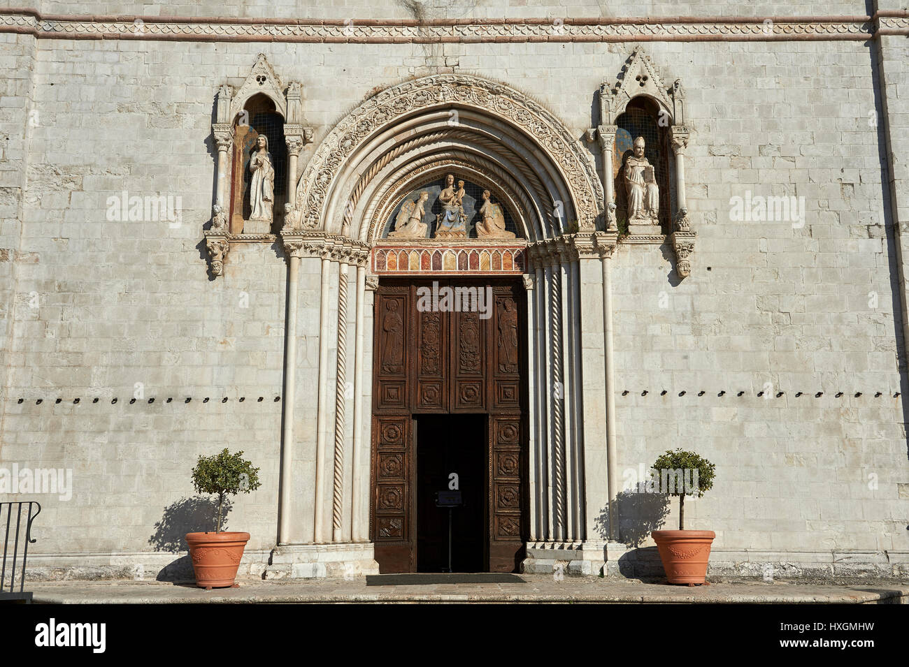 The Gothic facade of the church of St. Benedict, before the 2106 earthquake, Piazza San Benedetto, Norcia, Umbria, Italy Stock Photo