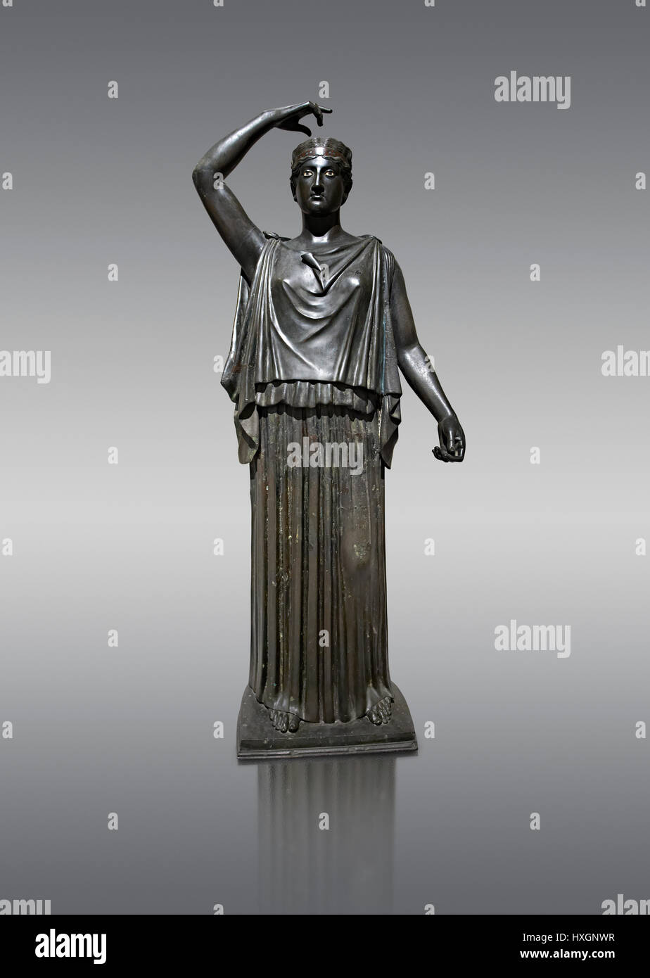 Bronze sculpture women hires stock photography and images Alamy