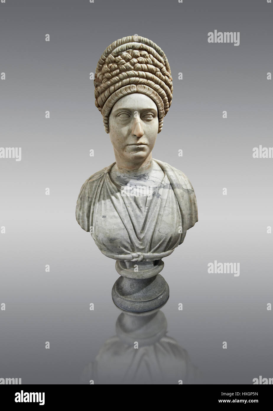 Trajan hair style hi-res stock photography and images - Alamy