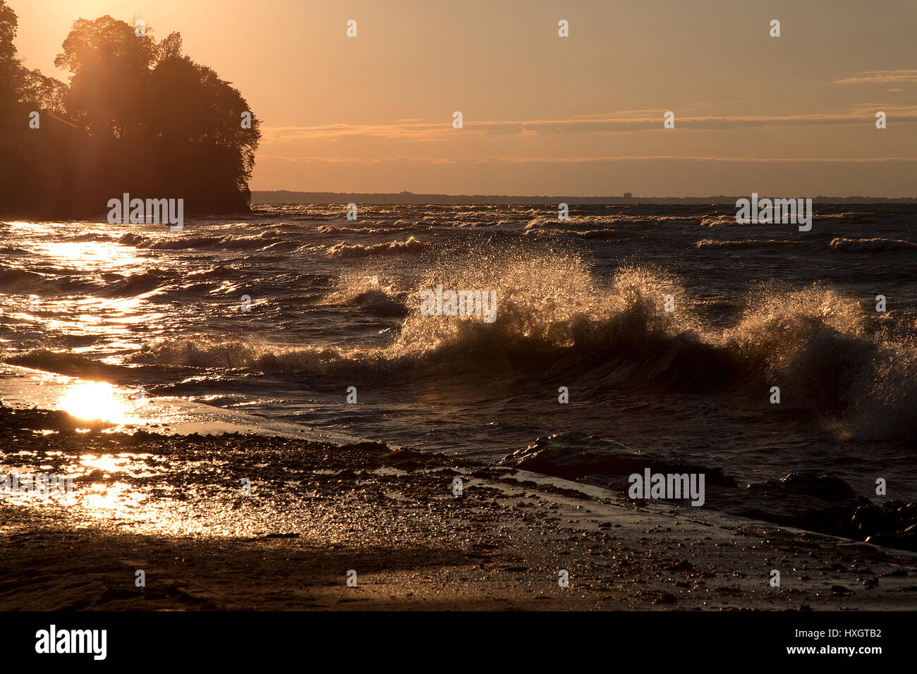 Backlit sea hi-res stock photography and images - Alamy