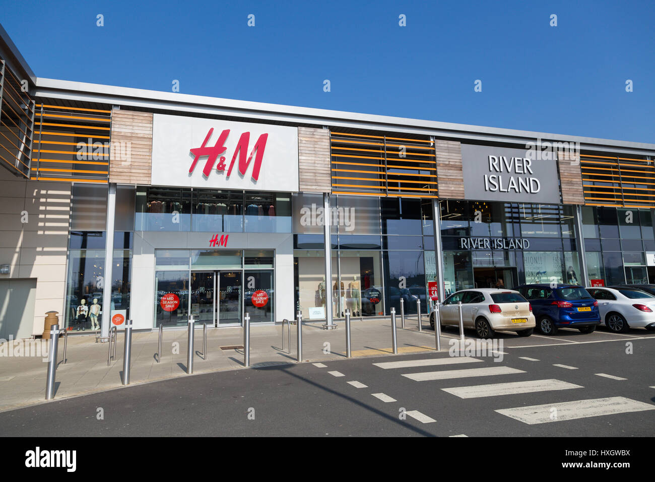 H & M and River Island stores, Biggleswade, Bedfordshire, UK, A1 Retail  Park Stock Photo - Alamy