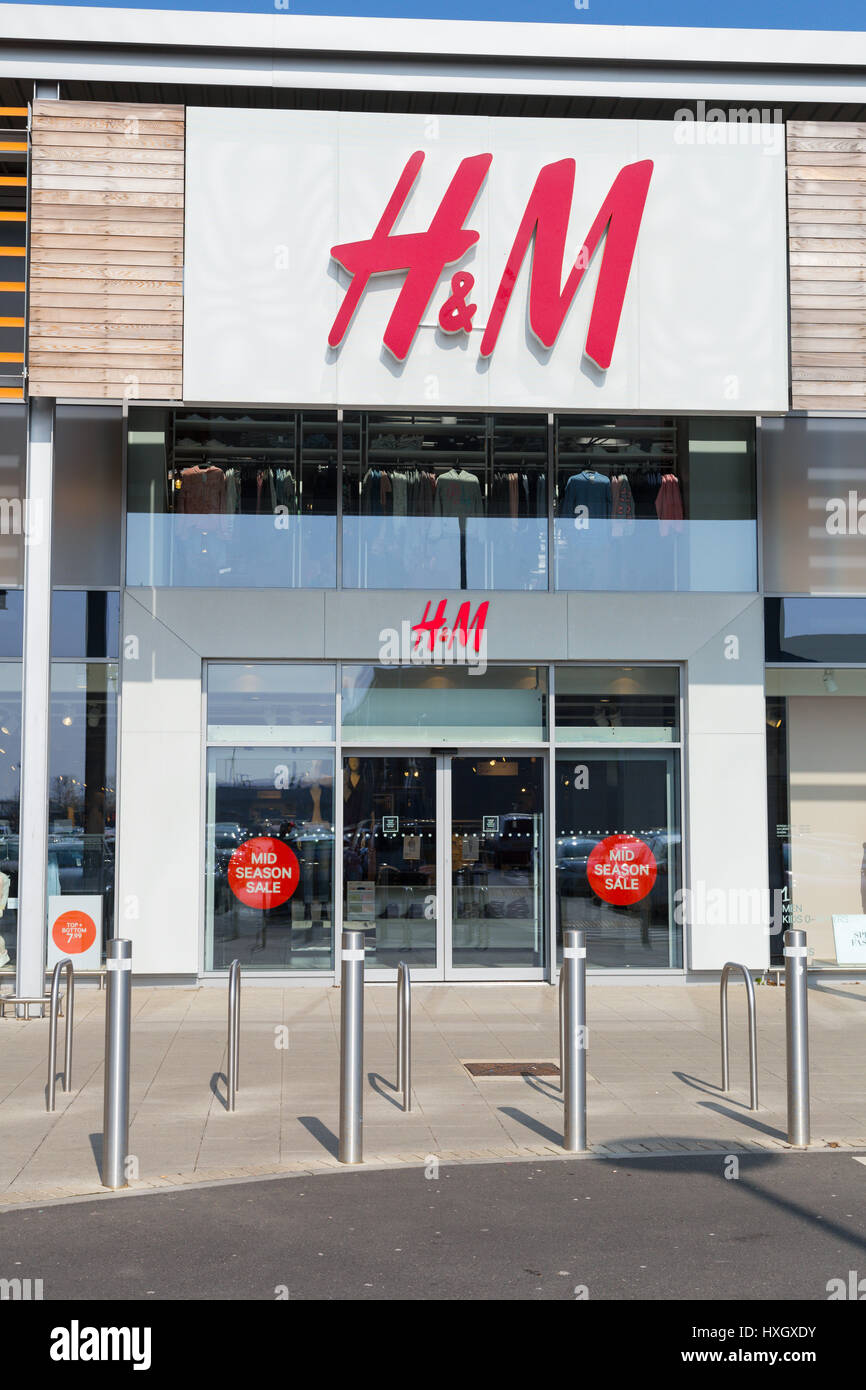 H&M store, Biggleswade, Bedfordshire, UK, A1 Retail Park Stock Photo - Alamy