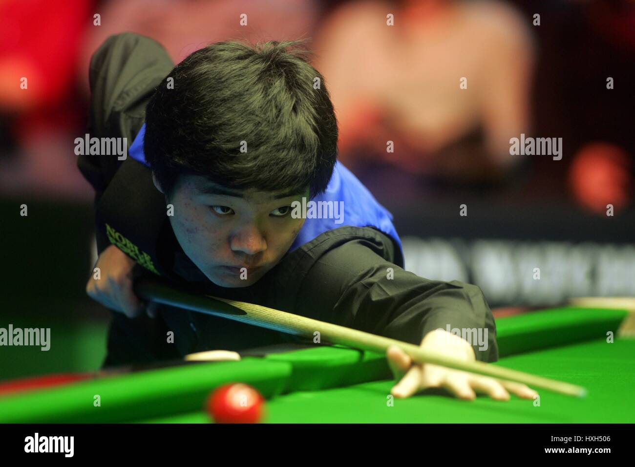 DING JUNHUI UK CHAMPIONSHIPS 2005 THE BARBICAN YORK ENGLAND 11 December 2005 Stock Photo