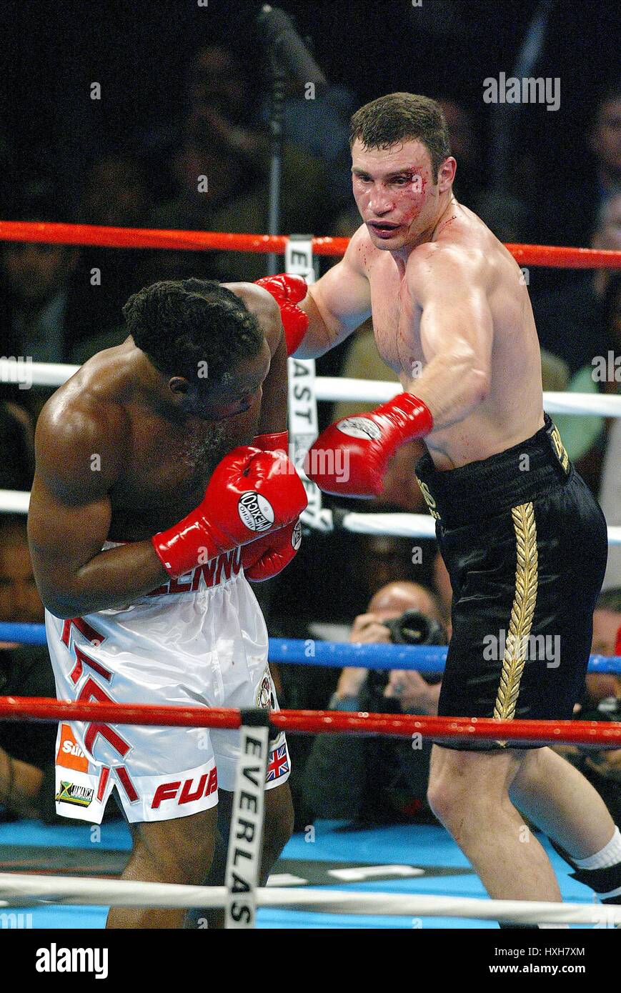 LENNOX LEWIS VITALI KLITSCHKO LEWIS V KLITSCHKO STAPLES CENTRE LOS ANGELES USA 21 June 2003