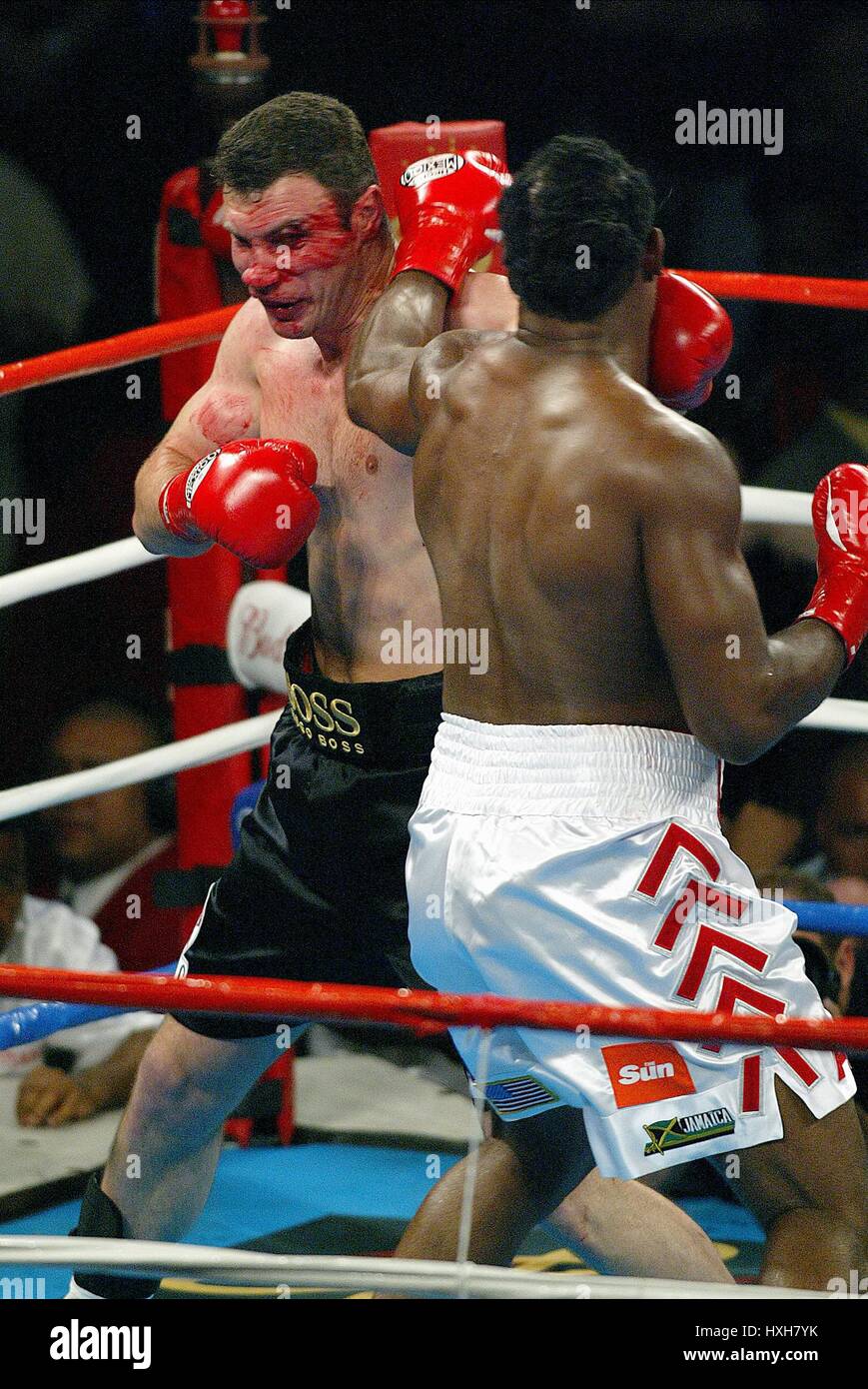 LENNOX LEWIS VITALI KLITSCHKO LEWIS V KLITSCHKO STAPLES CENTRE LOS Stock Photo 136833079 Alamy
