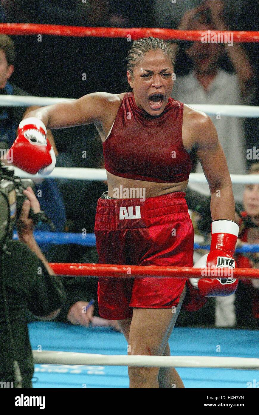 LAILA ALI BOXER STAPLES CENTRE LOS ANGELES USA 21 June 2003 Stock Photo