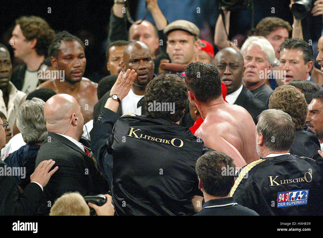 LENNOX LEWIS VITALI KLITSCHKO LEWIS V KLITSCHKO STAPLES CENTRE LOS ANGELES USA 21 June 2003