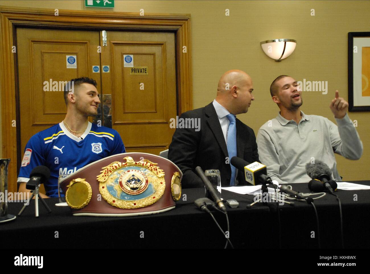 NATHAN CLEVERLY TONY BELLEW PRESS CONFERENCE PRESS CONFERENCE CARDIFF CARDIFF WALES 12 September 2011 Stock Photo