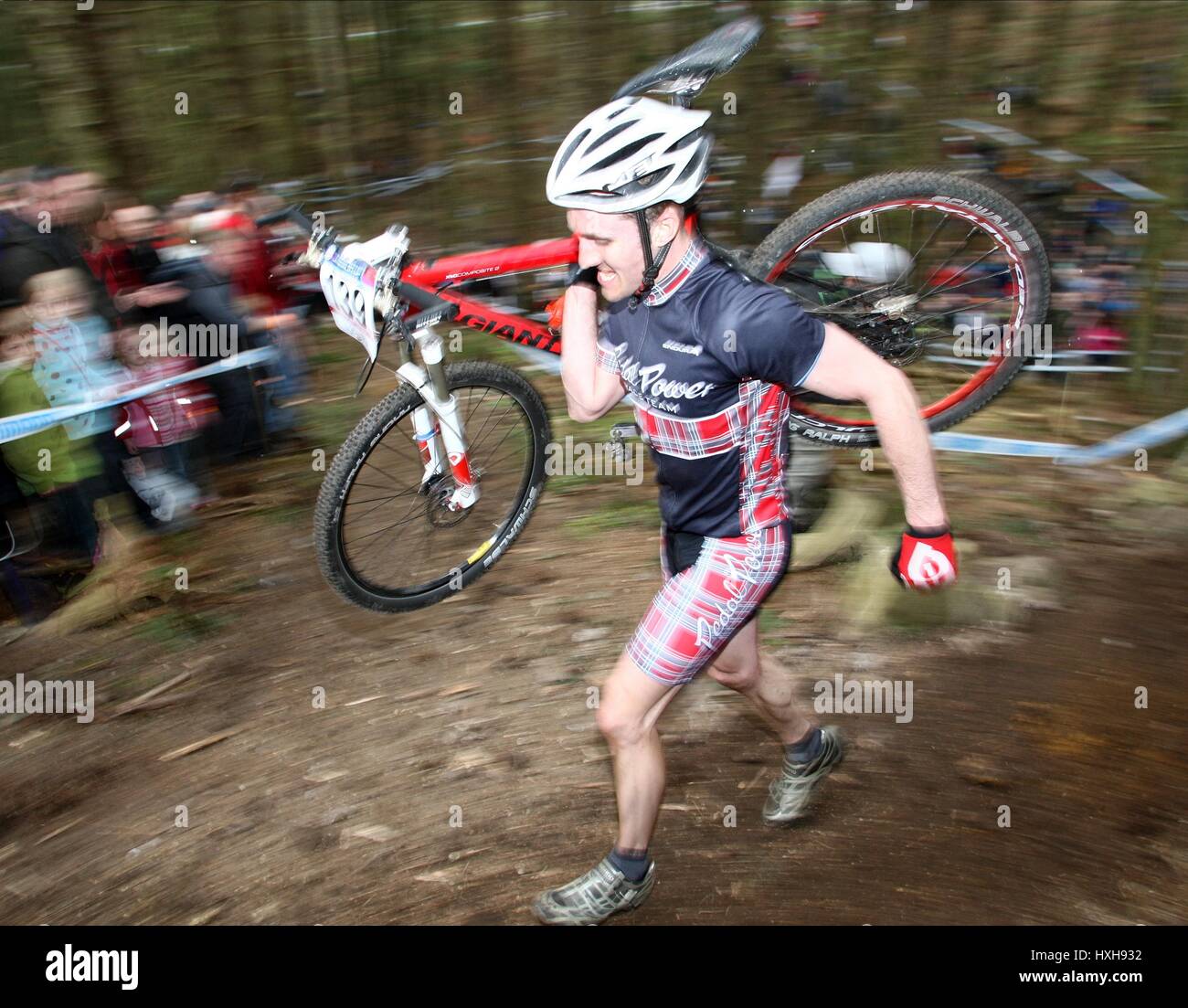 DAVE HENDERSON UCI MOUNTAIN BIKE WORLD CUP DALBY FOREST YORKSHIRE ENGLAND 25 April 2010 Stock Photo Alamy