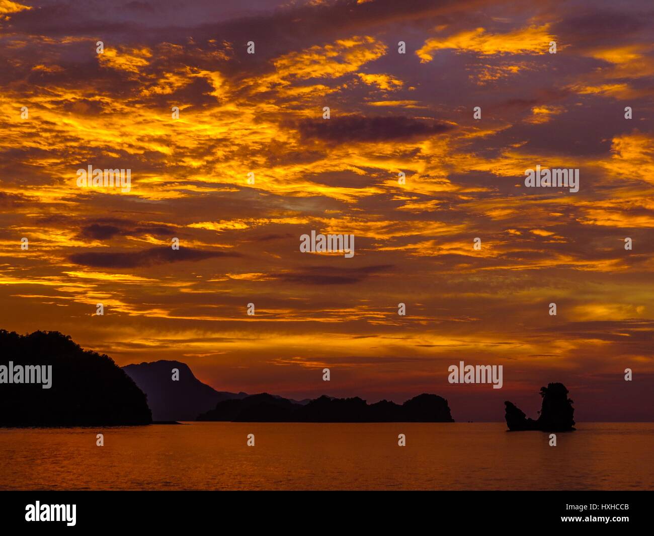 Amazing Beach Sunset In Langkawi Malaysia Stock Photo Alamy amazing-beach-sunset-in-langkawi-malaysia-stock-photo-alamy