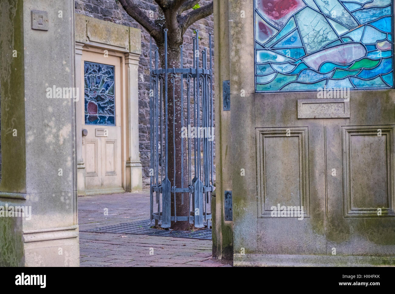 Passing Through - Sunderland Marina. View of the doorways and glass panel sculptures on the Sunderland Marina esplanade. Created by Wilbourn et al Stock Photo