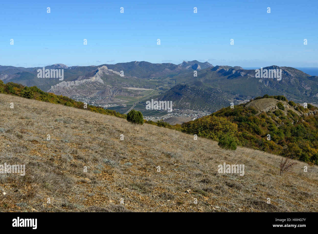 Scenic panoramic view from top of Perchem mountain towards Taraktash, Karshiters, Tokluk-Sirt ridge, Ai-Georgiy, Parsuk-Kaya and Echki-Dag mountain ri Stock Photo
