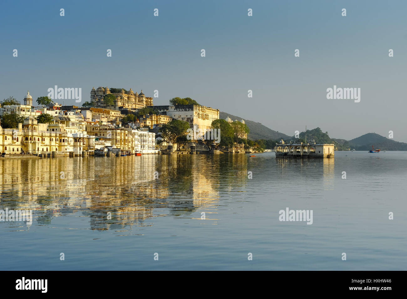 Udaipur's City Palace reflected in Lake Pichola Stock Photo