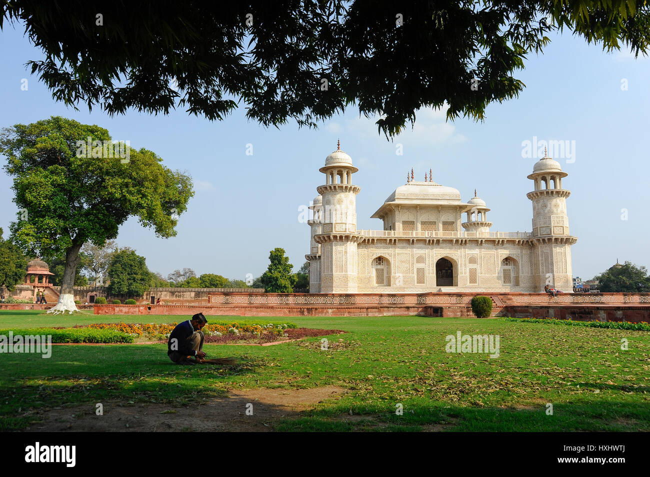 Tomb of I'timād-ud-Daulah mausoleum and gardens, Agra Stock Photo
