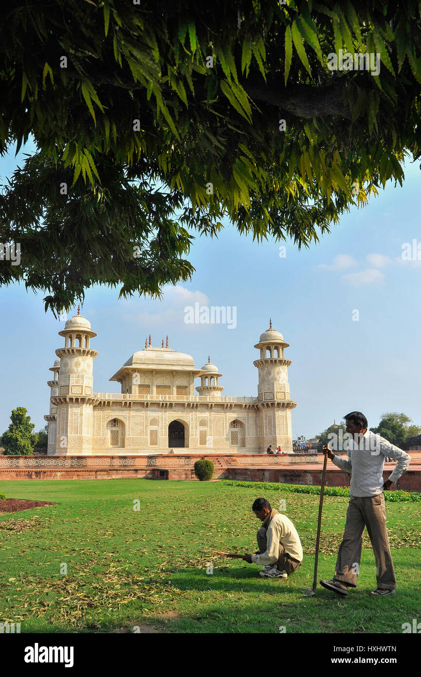 Groundskeepers cleaning leaves and tending to the garden at the Tomb of I'timād-ud-Daulah, Agra Stock Photo