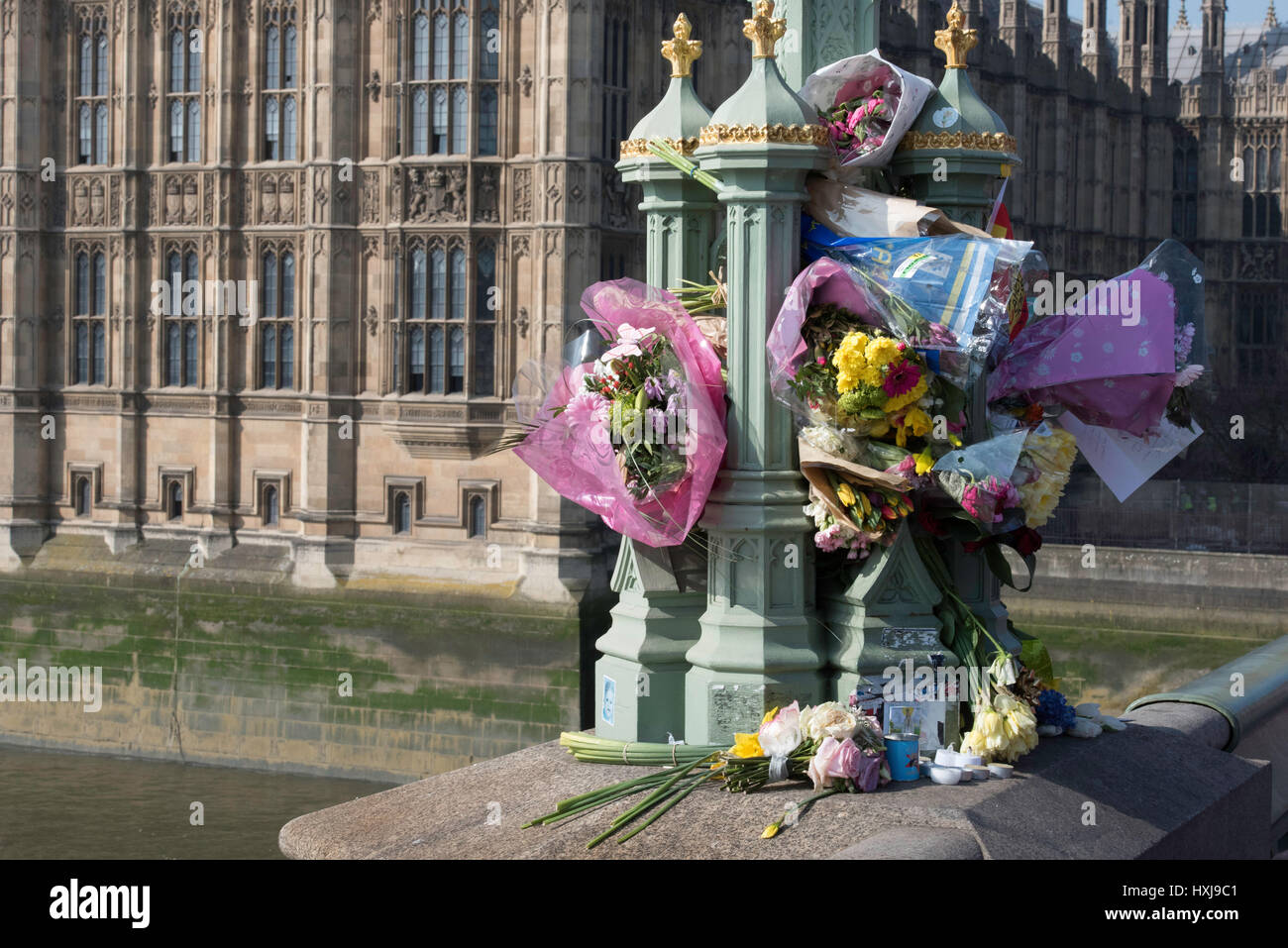 London, UK. 28th March 2017. Floral tributes on Westminster Bridge, following the Terror attack Credit: Ian Davidson/Alamy Live News Stock Photo