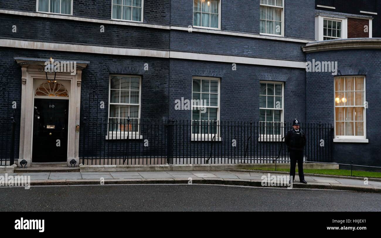 London, UK. 29th Mar, 2017. A policeman stands guard at 10 Downing Street in London March 29, 2017. British Prime Minister Theresa May on Tuesday signed the Article 50 letter to officially begin Britain's exit from the European Union, nine months after the country voted to leave the EU in a referendum, local media said. Credit: Han Yan/Xinhua/Alamy Live News Stock Photo