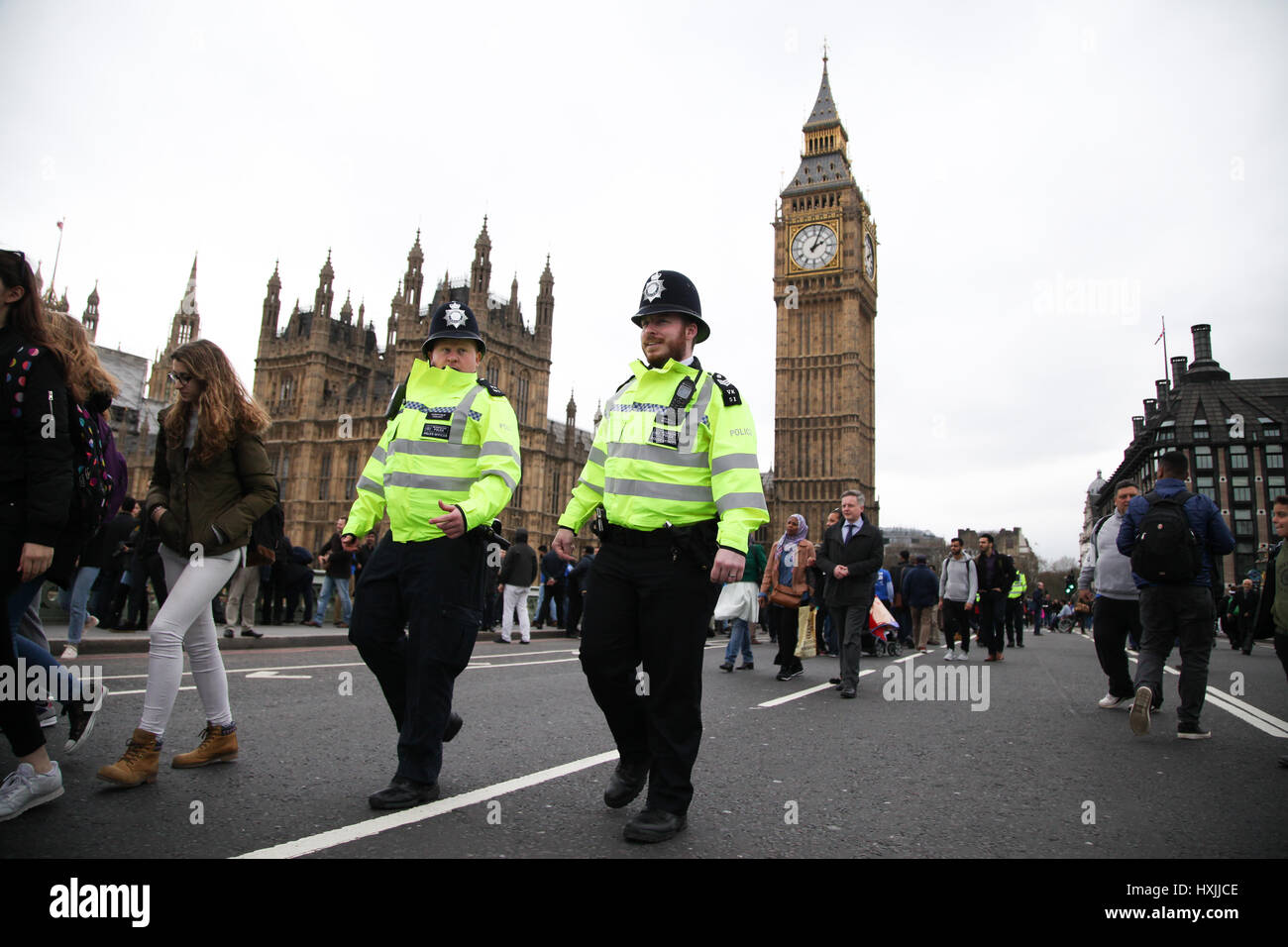 Westminster Bridge. London, UK. 29th Mar, 2017. Colleagues of PC Keith Palmer, who was killed by the terrorist attack on Wednesday 22 March 2017, along with other emergency service personal, victims, witnesses and over 500 faith leaders from across the country link hands across Westminster Bridge from the south to the north at the exact moment the attack began. A minute's silence is held to remember those who lost their lives in the Westminster attack. Credit: Dinendra Haria/Alamy Live News Stock Photo