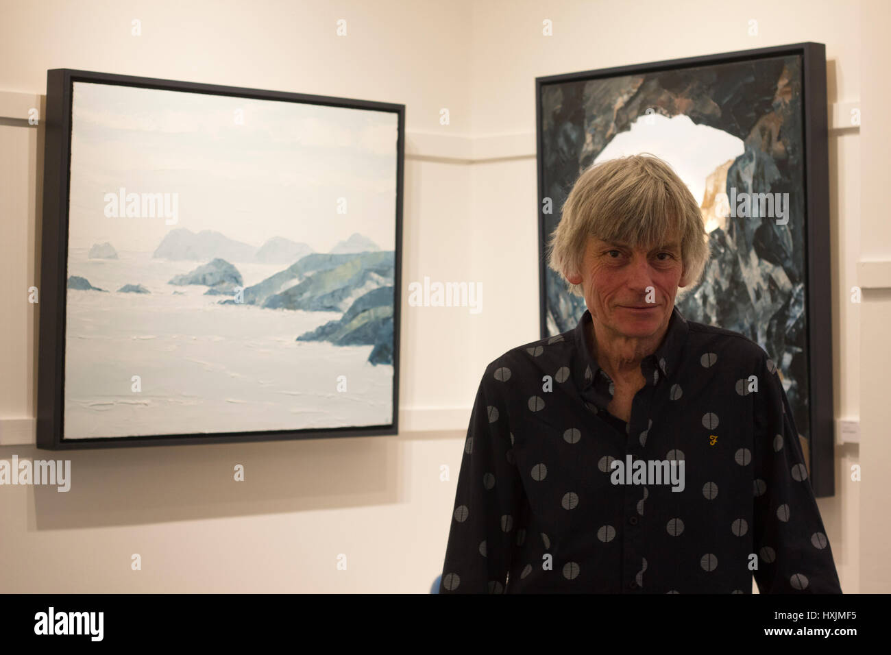 Gwyn Roberts at his gallery in Catays Cardiff. Welsh scenery is the subject of Gwyn Roberts’ latest exhibition at The Albany Gallery, Cardiff-16 March 2017 - 8 April 2017 ,10:00 - 17:00.  @ellageen Stock Photo