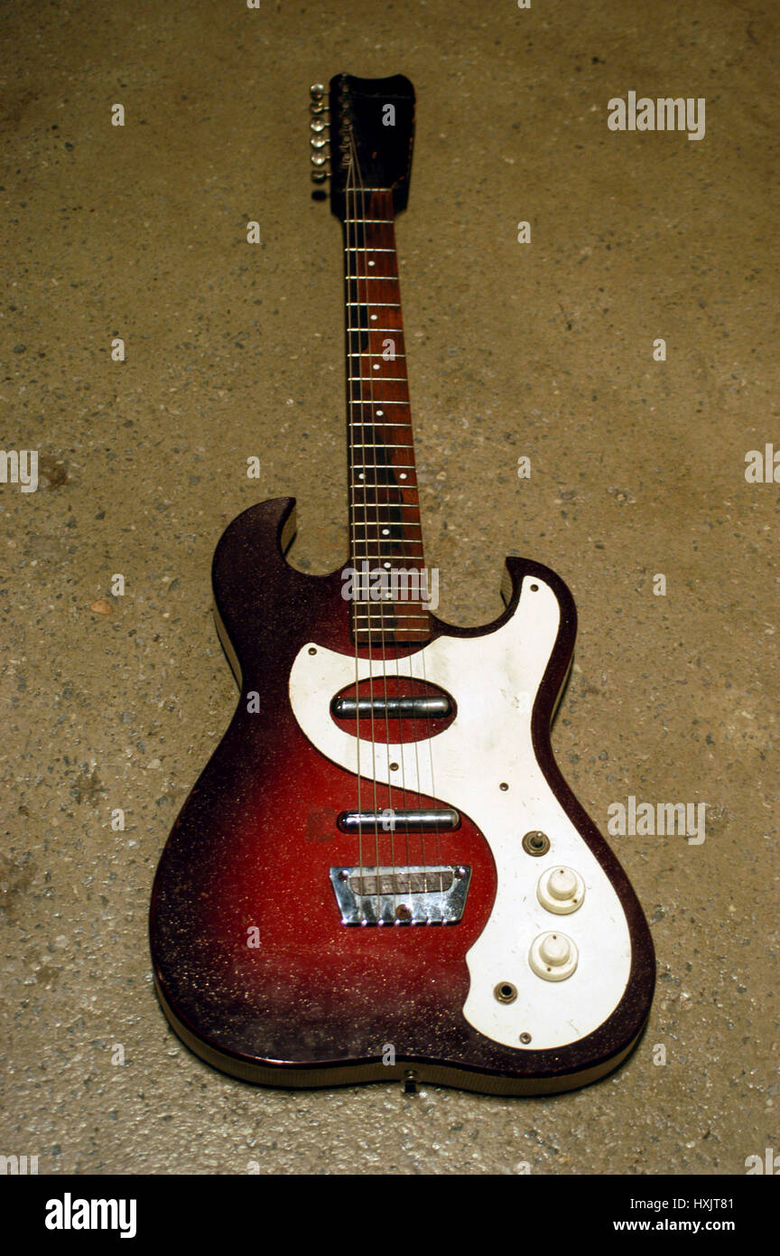 A Silvertone electric guitar in New York on September 10, 2002. The guitar was originally sold by the Sear Roebuck Company in the 1950's and 60's. (© Frances M. Roberts) Stock Photo