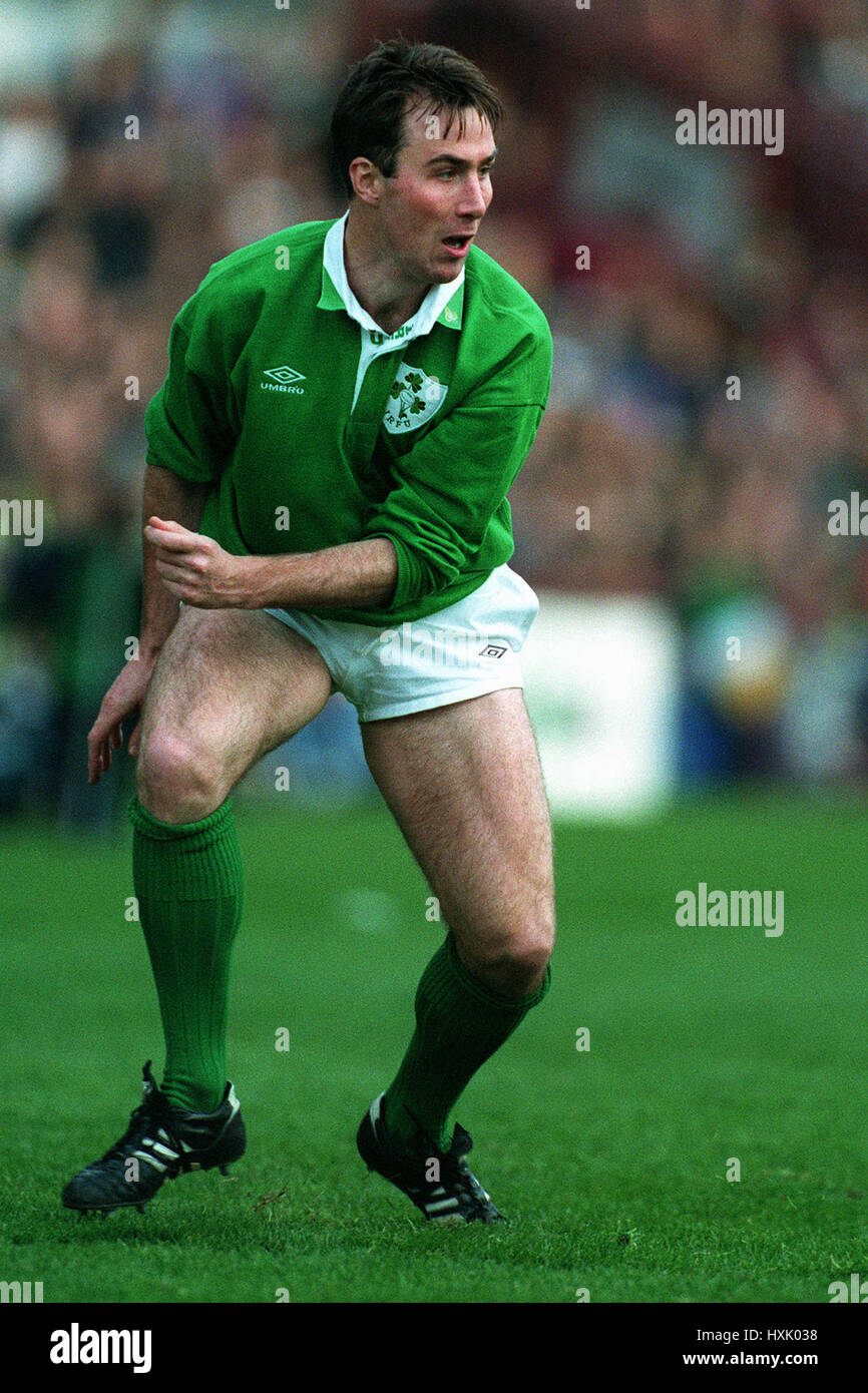 JAMES STAPLES IRELAND & LONDON IRISH RU 02 November 1992 Stock Photo