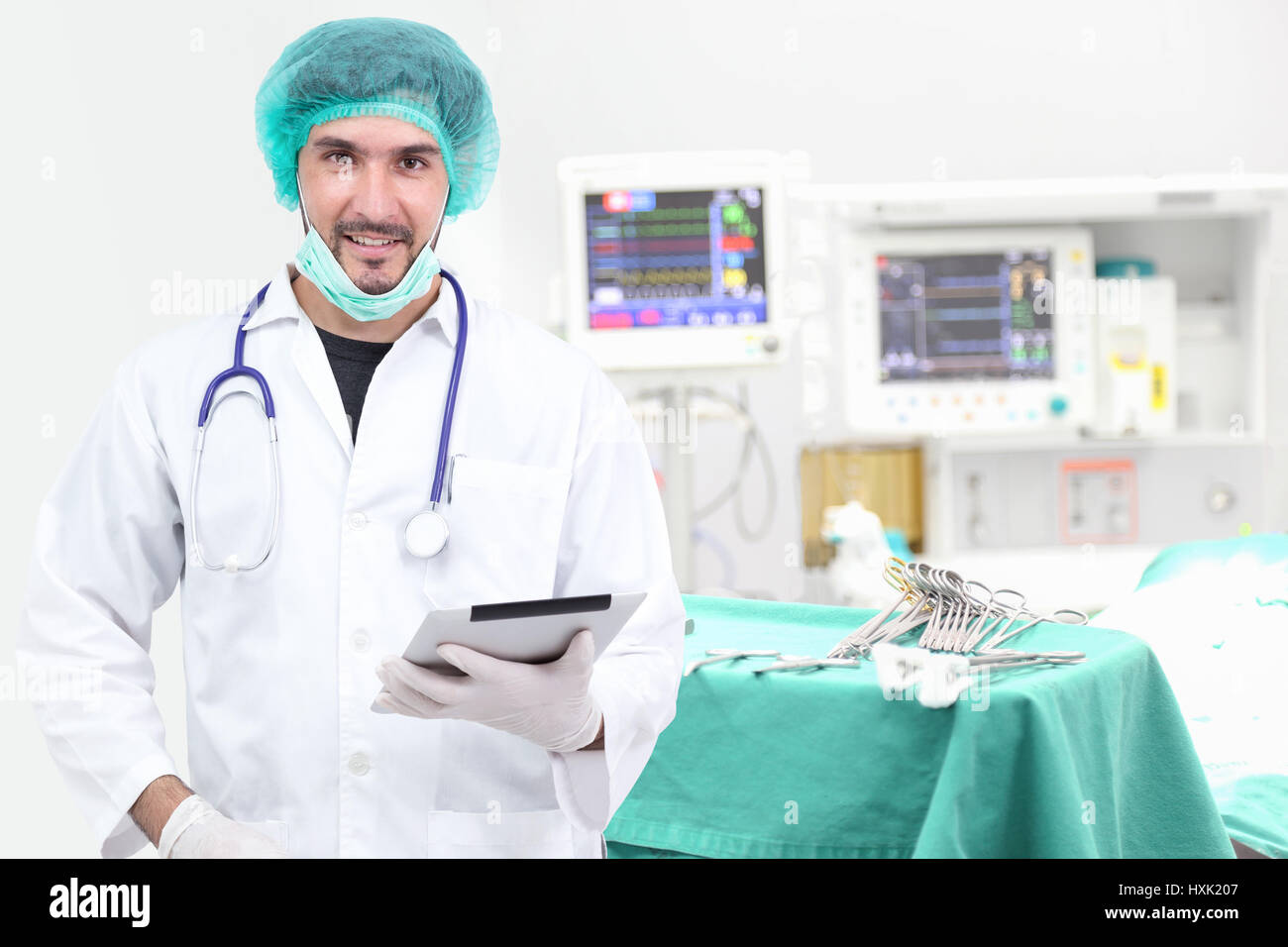 Surgeon Using A Computer Surgeon using computer hi-res stock photography and images - Alamy
