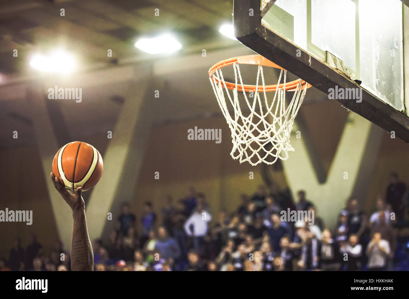 scoring the winning points at a basketball game Stock Photo Alamy