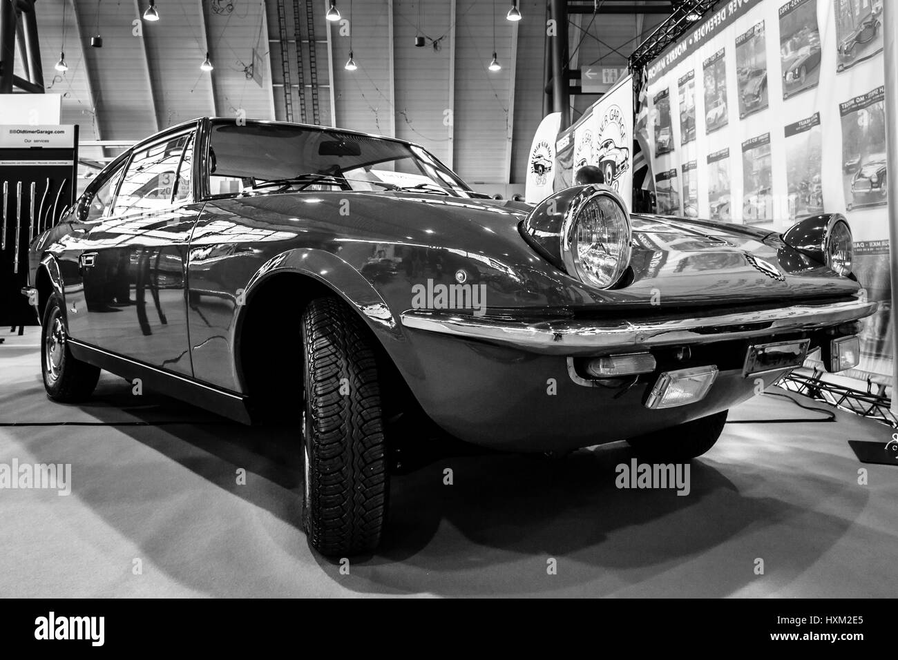 vintage-car-fiat-125s-samantha-by-carrozzeria-vignale-1969-black-and