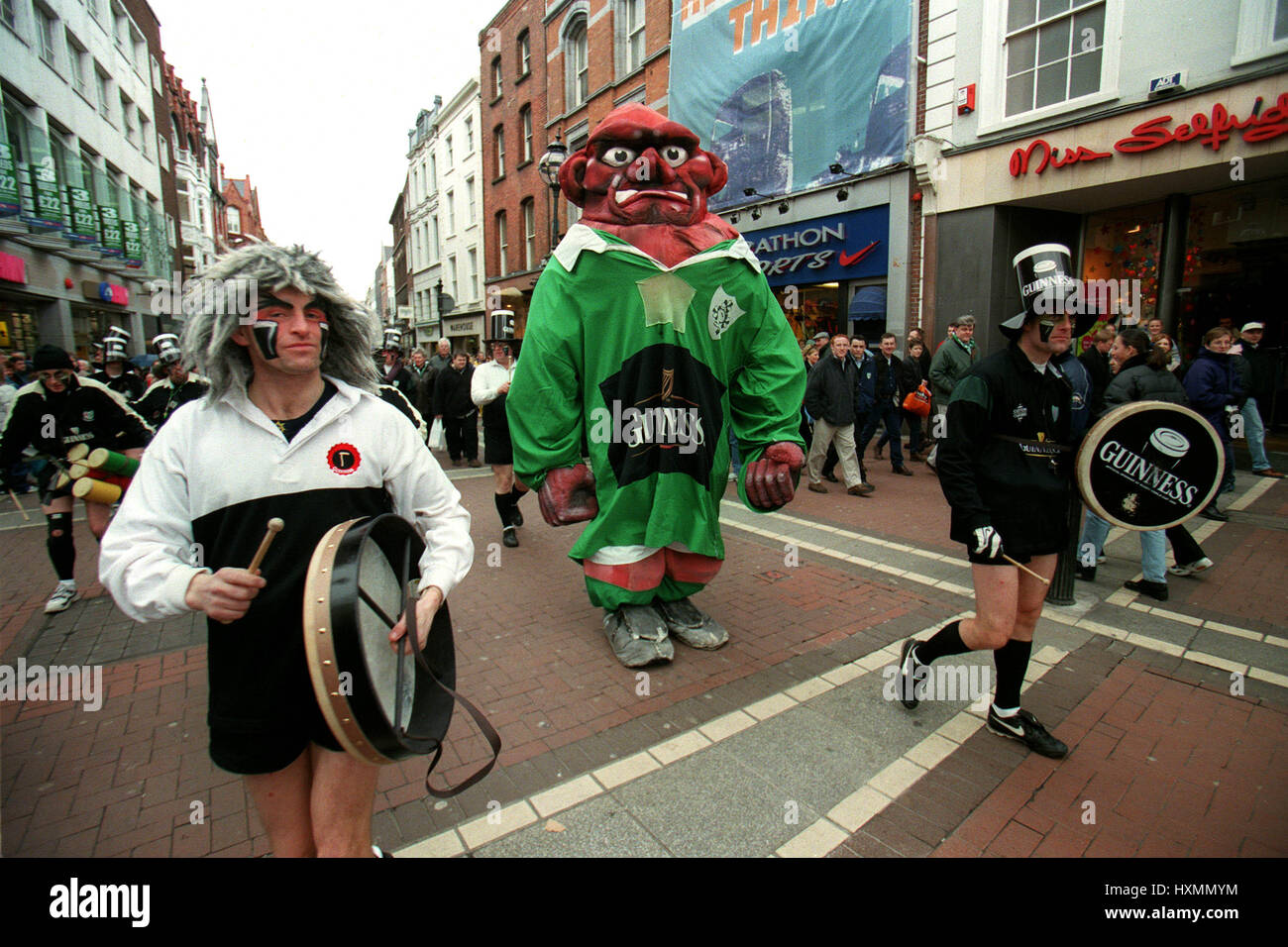 Rugby england ireland fans hi-res stock photography and images - Alamy