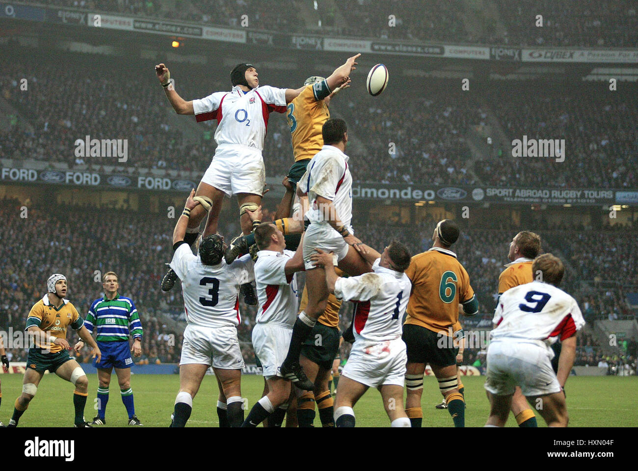 BEN KAY & TOUTAI KEFU ENGLAND V AUSTRALIA TWICKENHAM LONDON ENGLAND 16 November 2002 Stock Photo