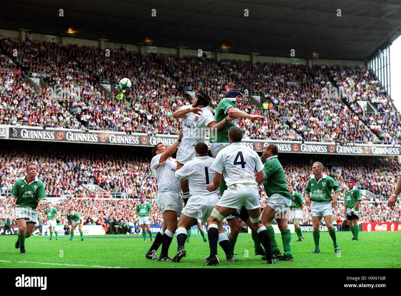 PLAYERS MISS THE THROW IRELAND V ENGLAND LANSDOWNE ROAD DUBLIN 20