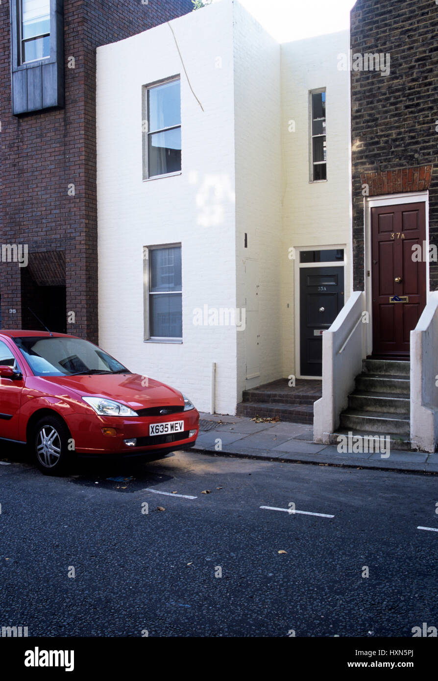 Car parked outside house hires stock photography and images Alamy