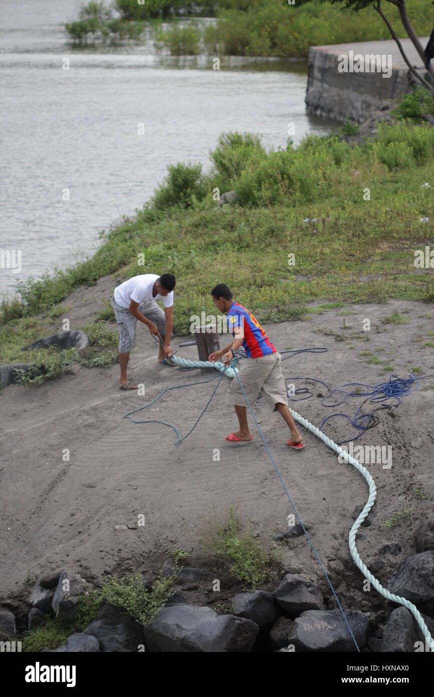 Pulling rope sea hi-res stock photography and images - Alamy