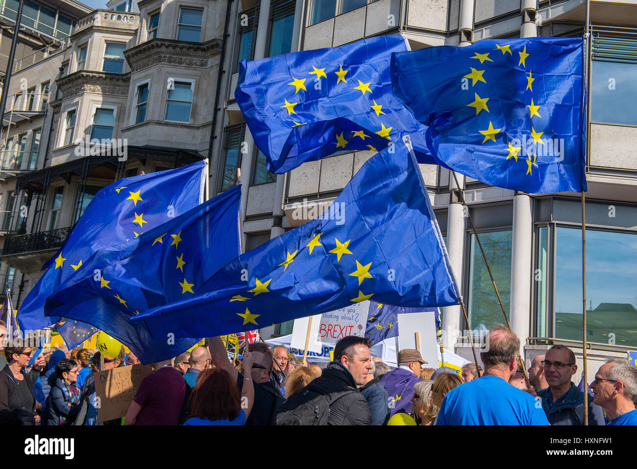 сми в англии. протесты в европе против украины. пресса сми. политики европы. риа новости журналисты.