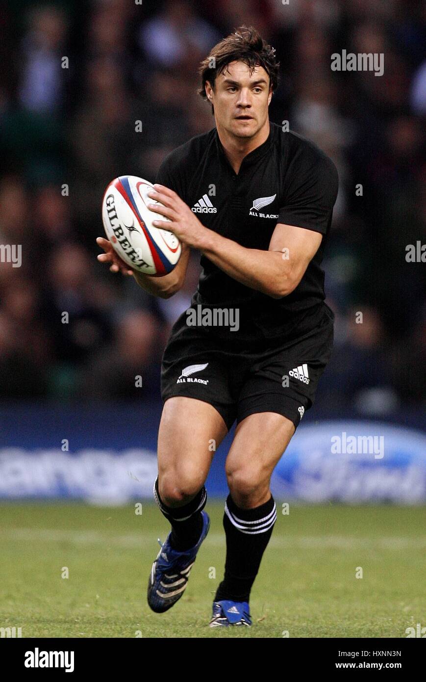 Dan carter rugby hi-res stock photography and images - Alamy