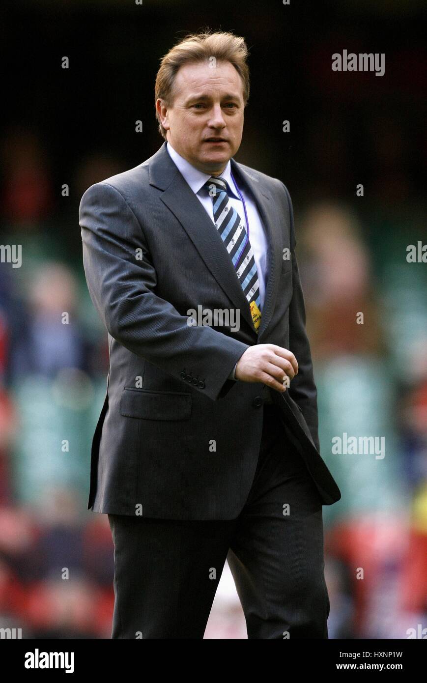 EDDIE O'SULLIVAN IRELAND RUGBY COACH MILLENNIUM STADIUM CARDIFF WALES 04 February 2007 Stock Photo