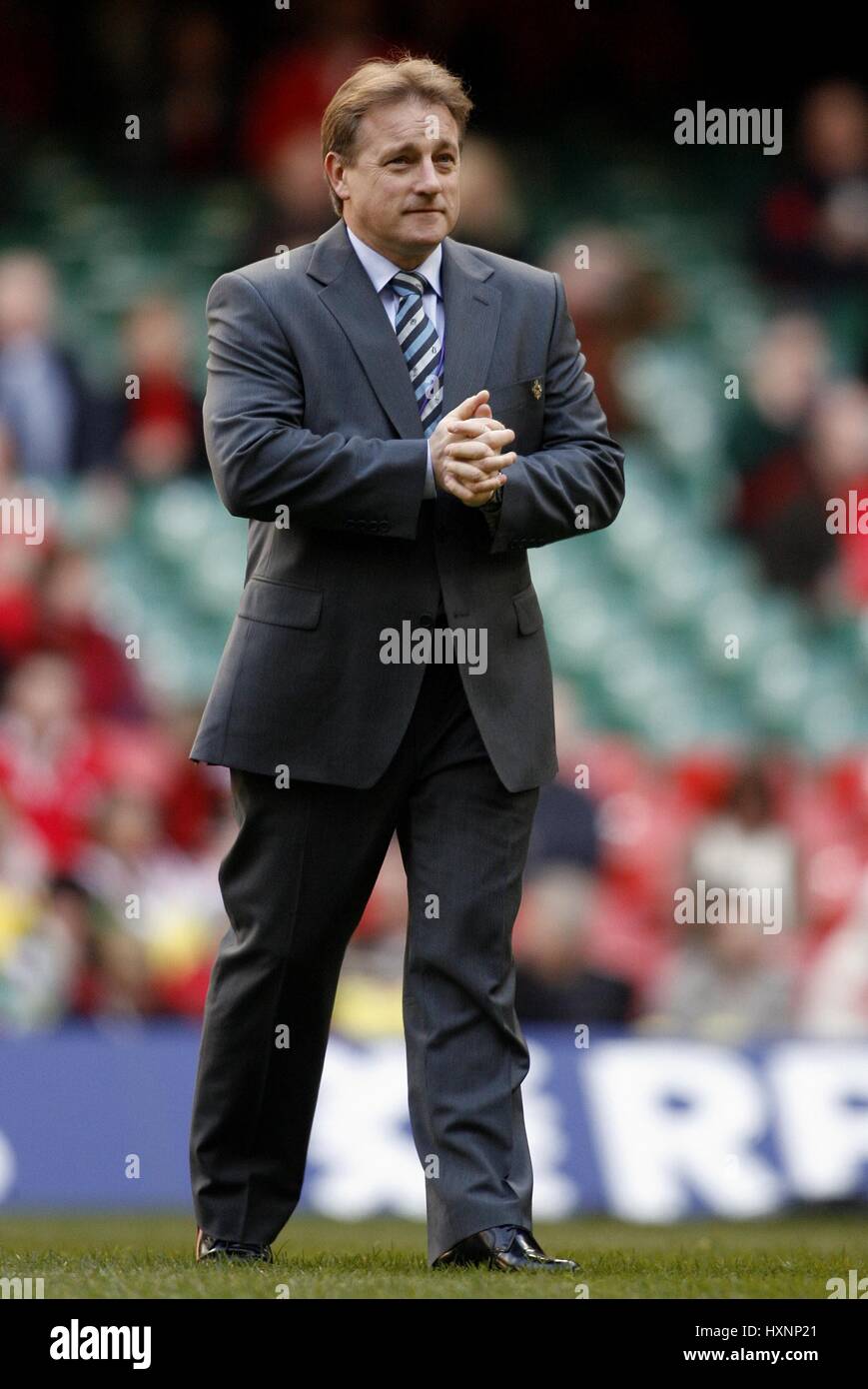 EDDIE O'SULLIVAN IRELAND RUGBY COACH MILLENNIUM STADIUM CARDIFF WALES 04 February 2007 Stock Photo