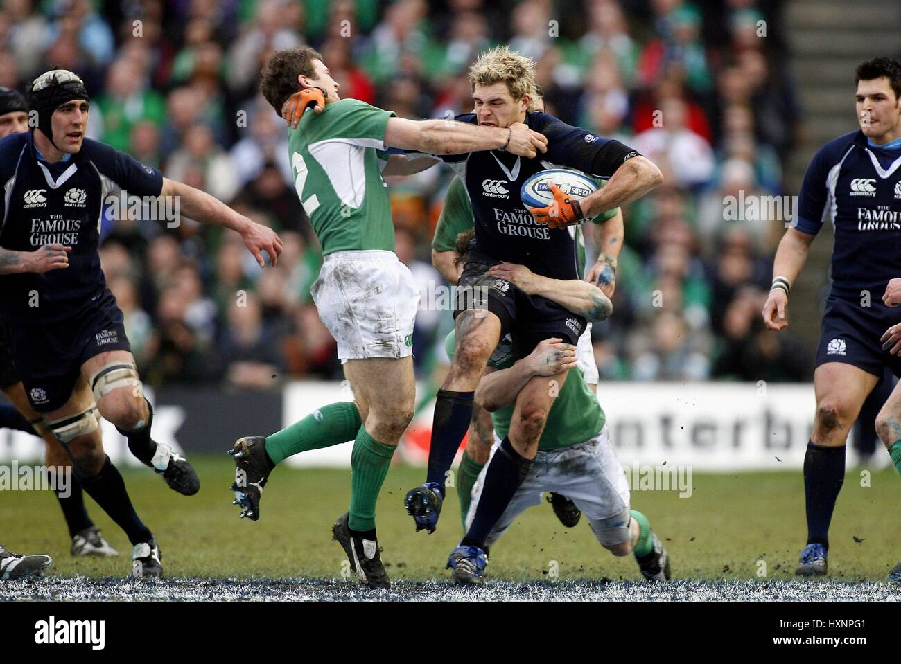 SEAN LAMONT BREAKS THROUGH SCOTLAND V IRELAND SIX NATIONS MURRAYFIELD EDINBURGH SCOTLAND 10 March 2007 Stock Photo