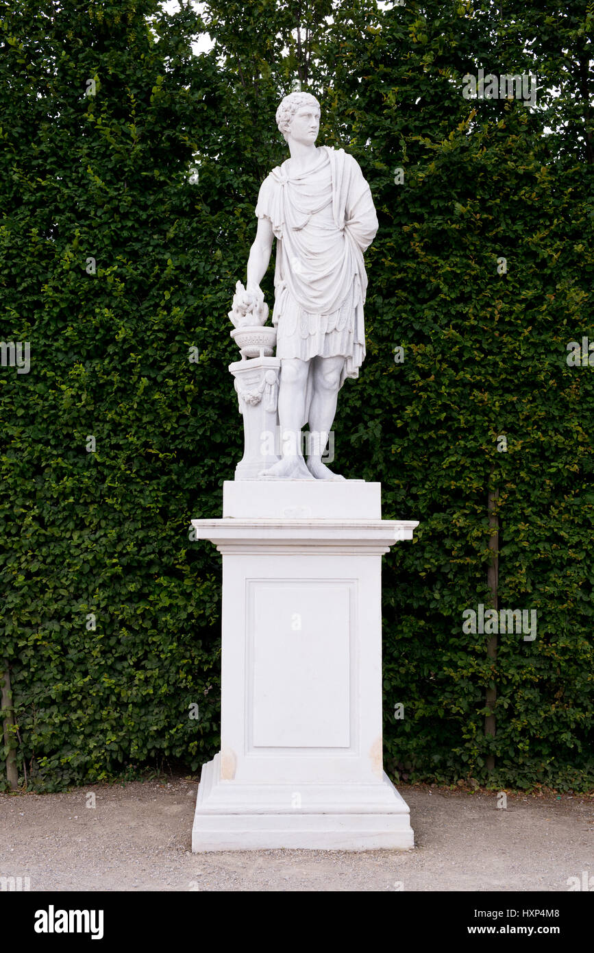 Statue im Park von Schloss Schönbrunn, Wien, Österreich Stock Photo