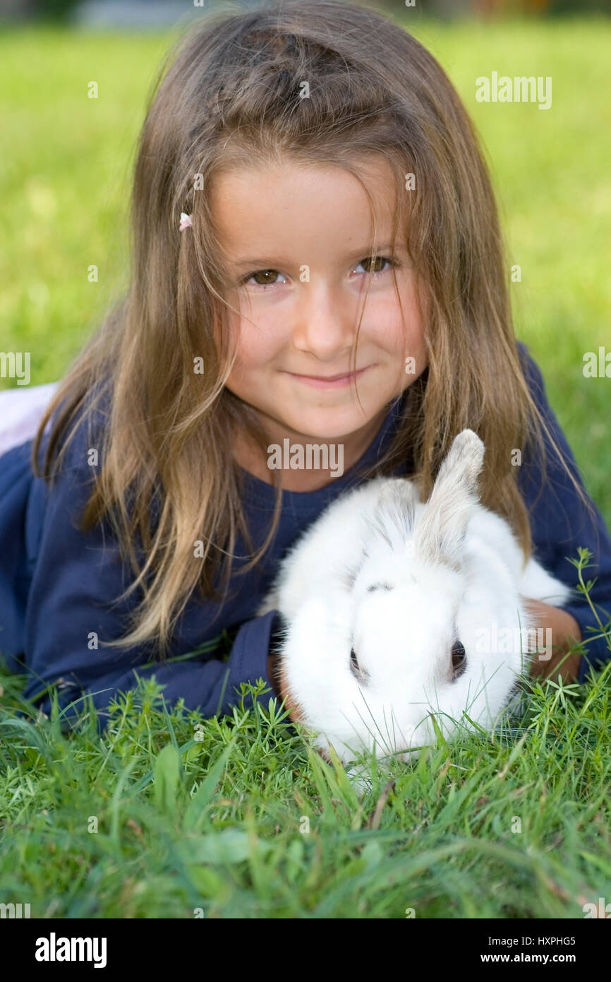 five-year-old girl holds a rabbit (mr), fünfjähriges Mädchen hält ein Kaninchen (mr) Stock Photo