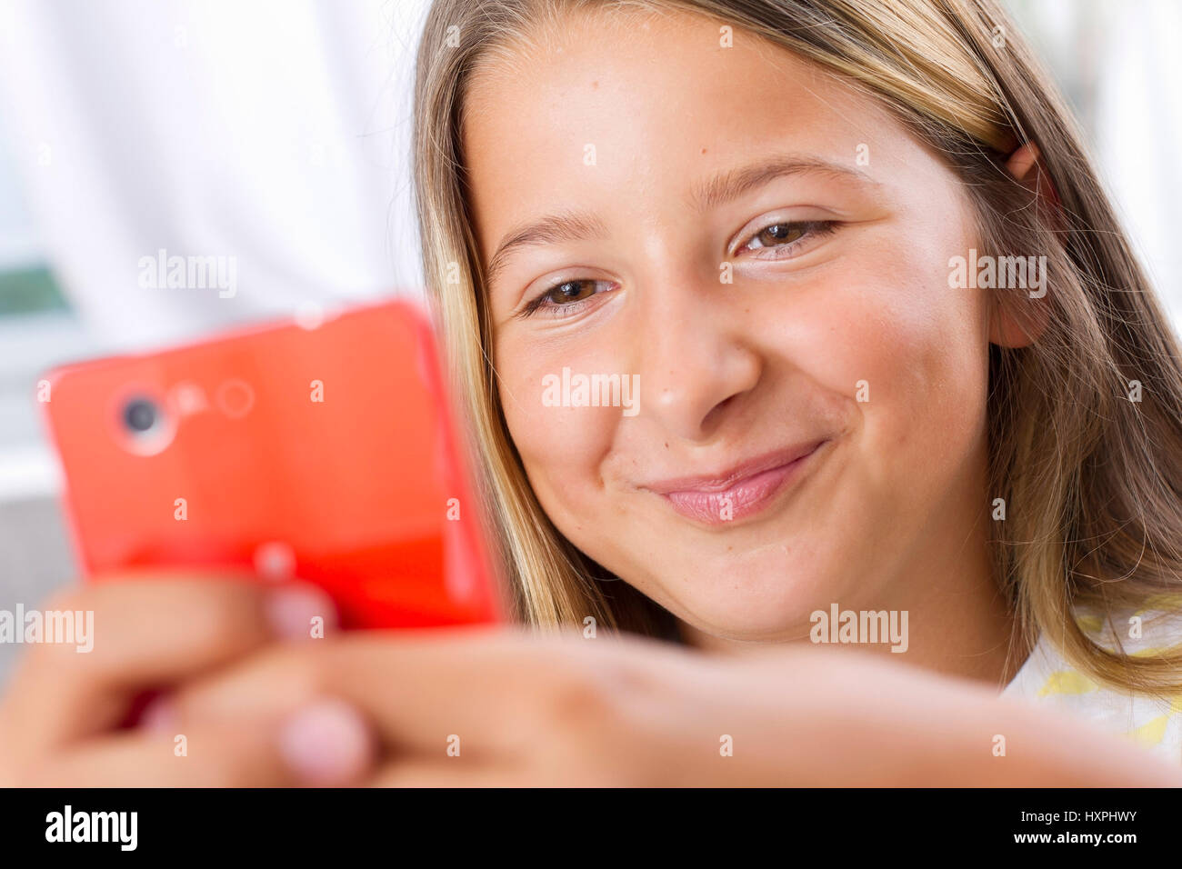 Girl plays on the Internet, Mädchen spielt im Internet Stock Photo