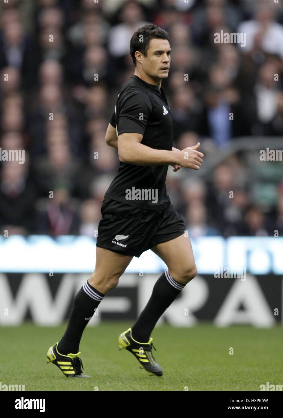 Dan carter rugby hi-res stock photography and images - Alamy