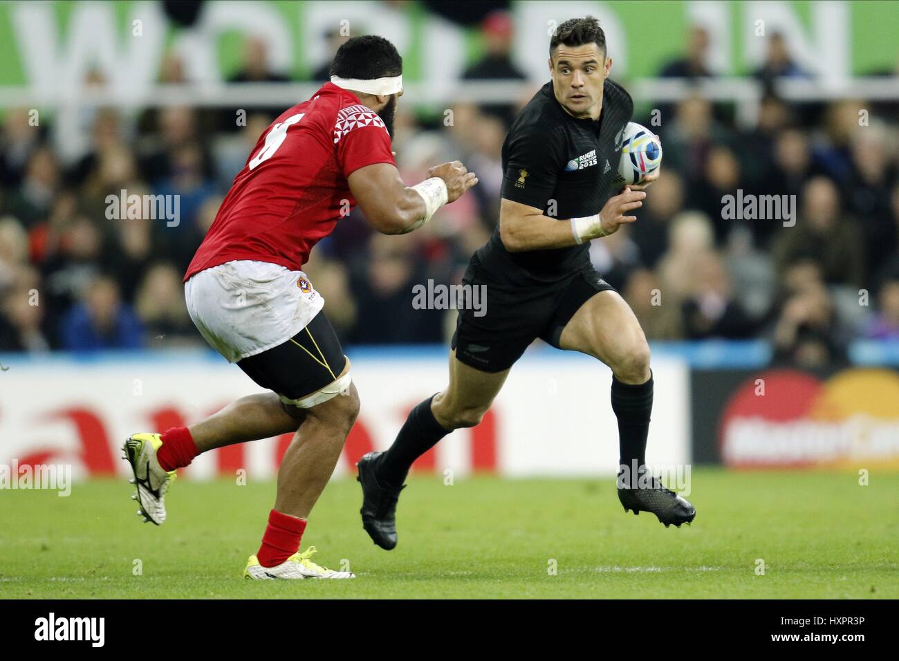 Dan carter rugby hi-res stock photography and images - Alamy