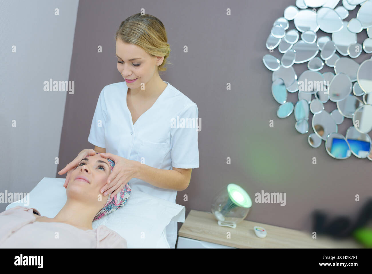 head massage for relaxation Stock Photo Alamy