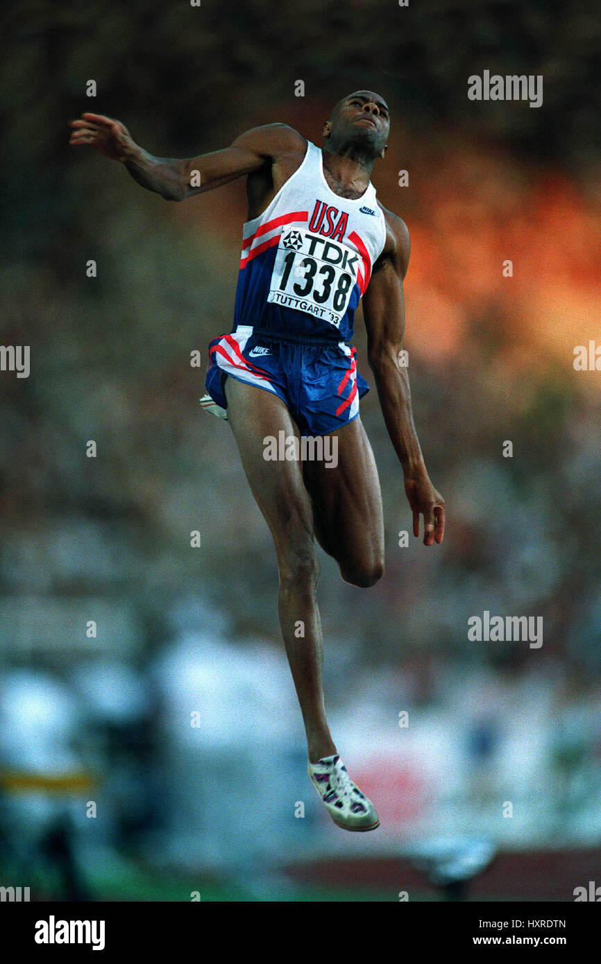 MIKE POWELL LONG JUMP 26 August 1993 Stock Photo Alamy