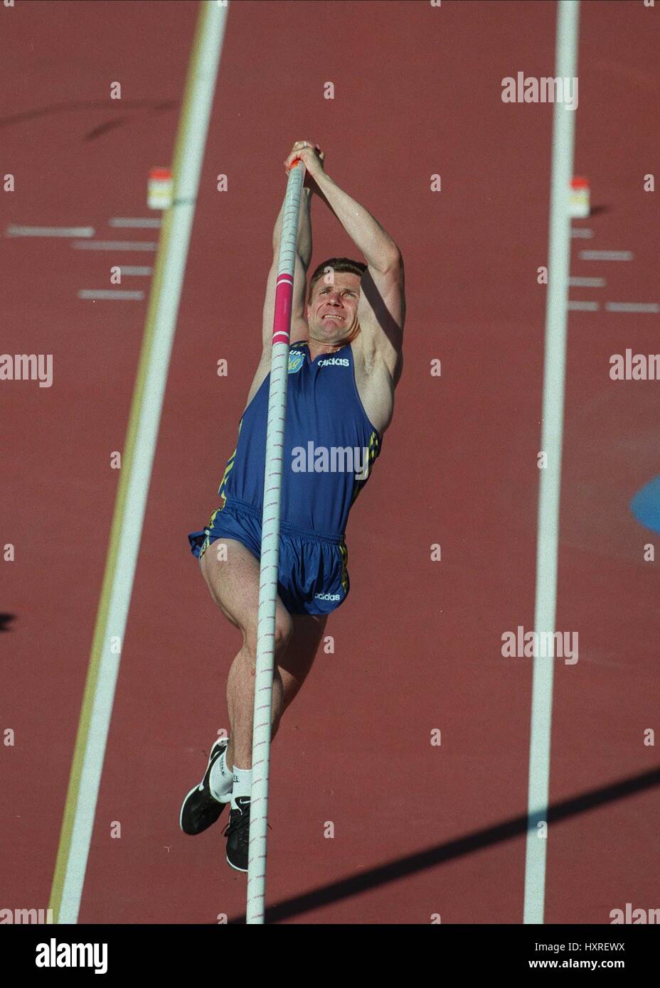 SERGEI BUBKA POLE VAULT WORLD CHAMPS 1995 02 September 1995 Stock Photo Alamy