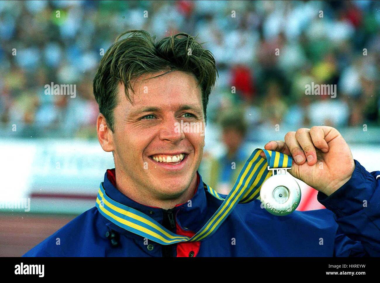 STEVE BACKLEY HOLDS SILVER MEDAL WORLD CHAMP 01 August 1995 Stock Photo
