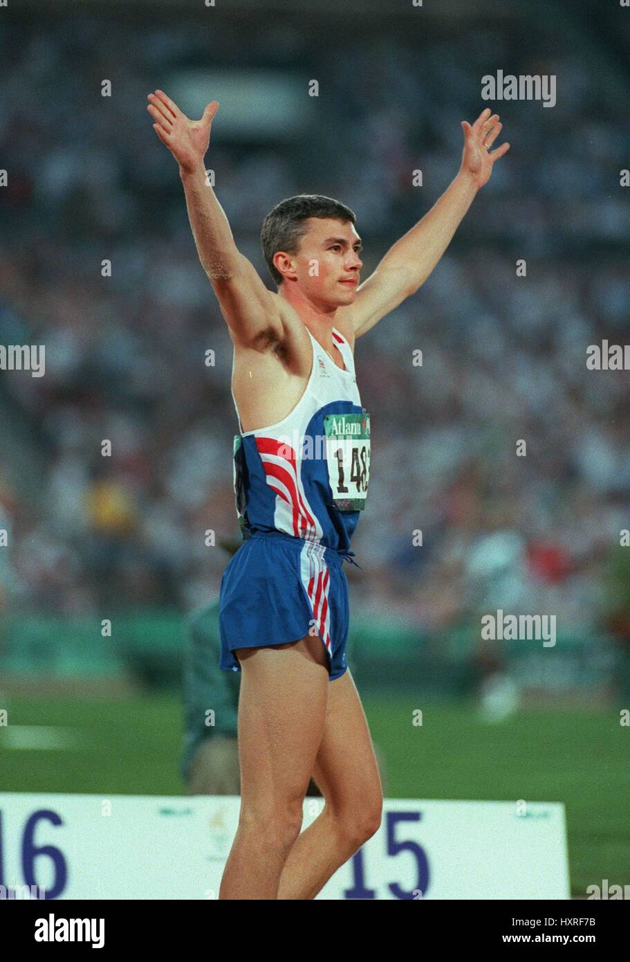 jonathan-edwards-triple-jump-atlanta-1996-01-august-1996-stock-photo