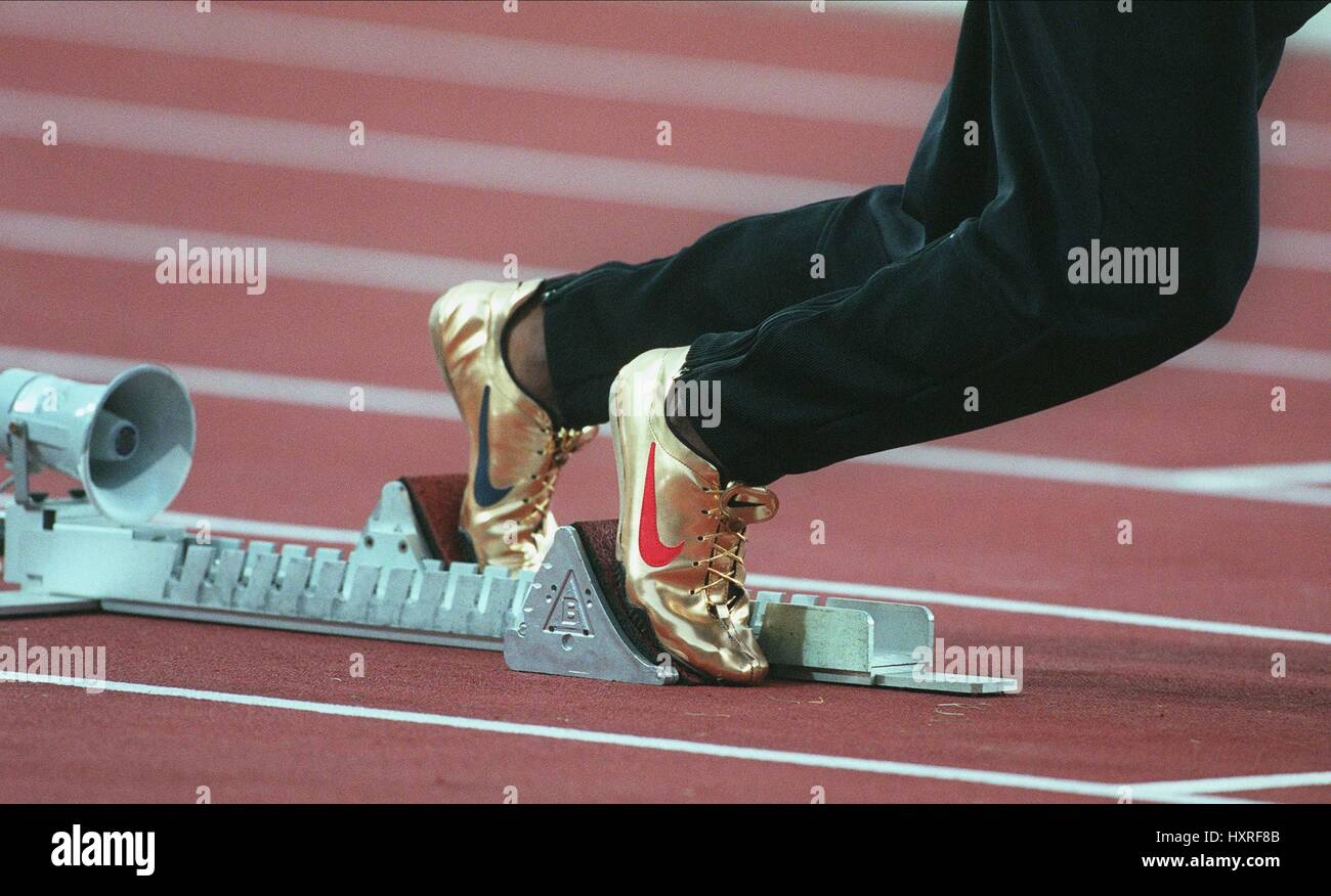 MICHAEL JOHNSON WITH GOLD NIKE SHOES. 01 August 1996 Stock Photo - Alamy